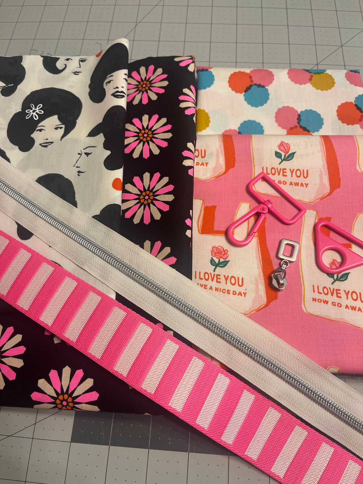 Dottie’s Friends Stitch and Stash Tote Kit