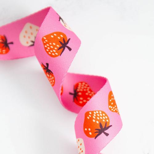 Strawberry in Daisy