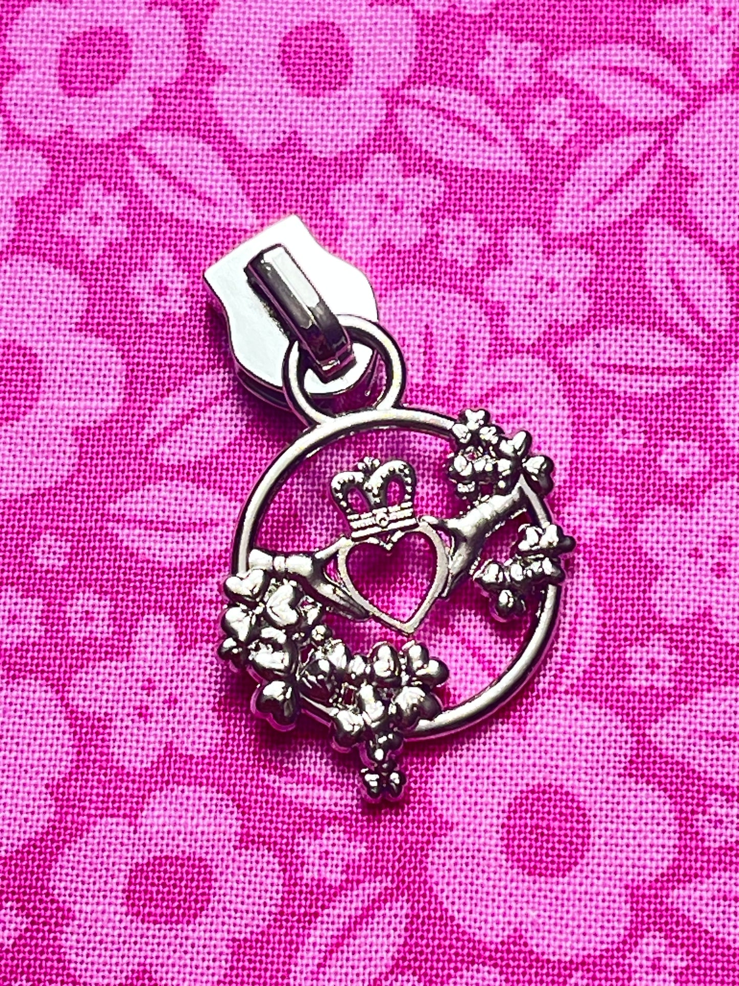 Claddagh #5 Zipper Pull