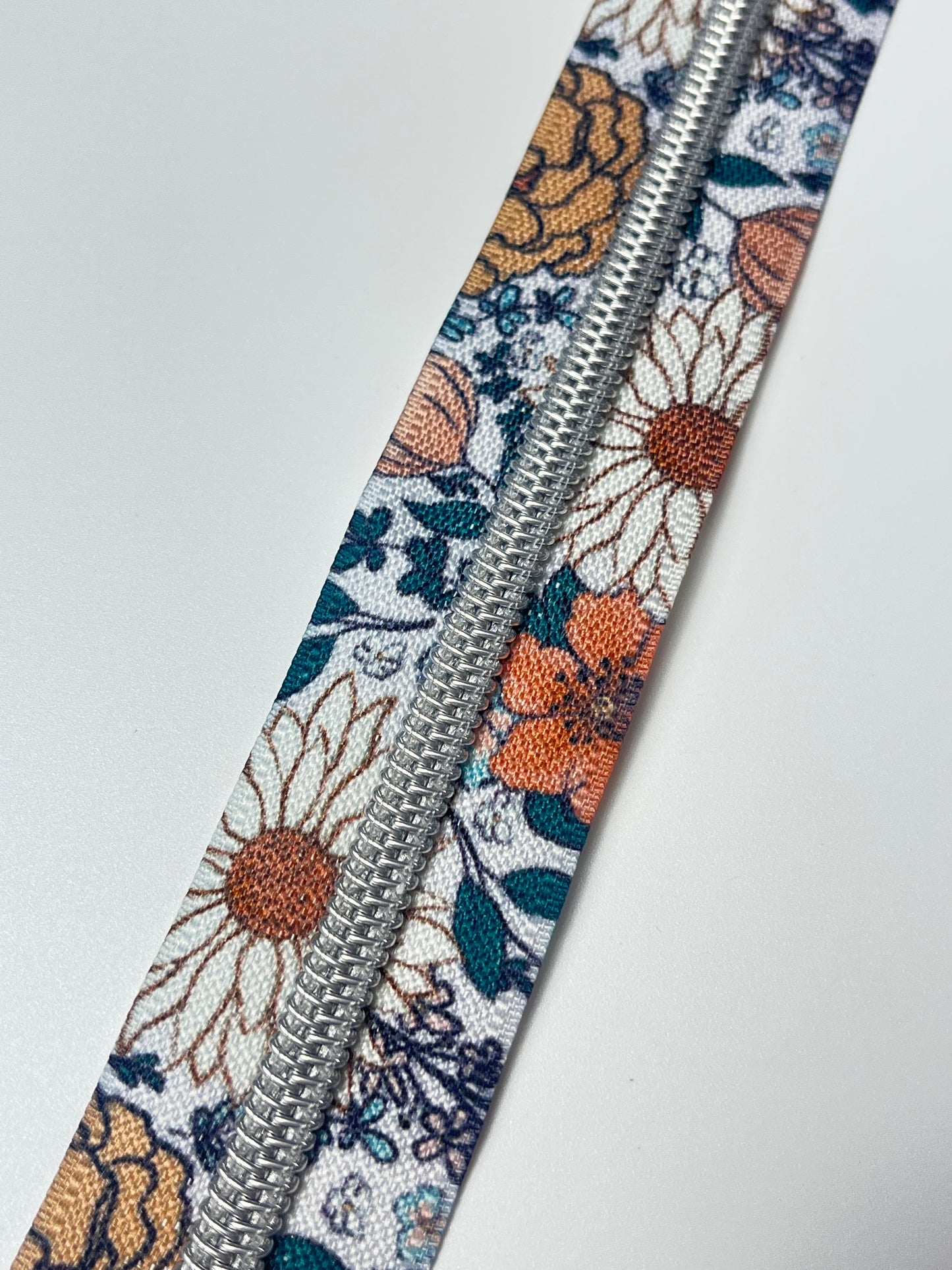 Daisy Floral with Silver-#5 Zipper Tape